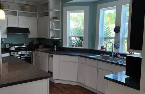 Umatilla House | The Rose on Lakeside nMount Dora-Umatillan4 Bedrooms n2 1/2 bathrooms nSleeps 10
