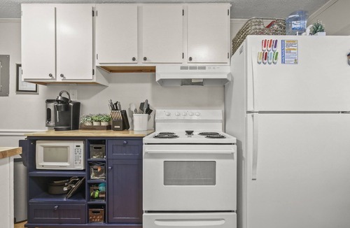 Surfside Beach Cottage | The Saltwater Cottage-Golf Cart & Linens Included in Ocean Lakes