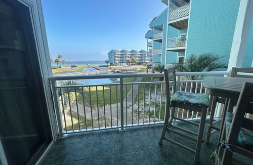 Pensacola Beach Condo | The Salty Pelican - Waterfront 2 Bedroom/2 Bath Condo - Pensacola Beach, Florida