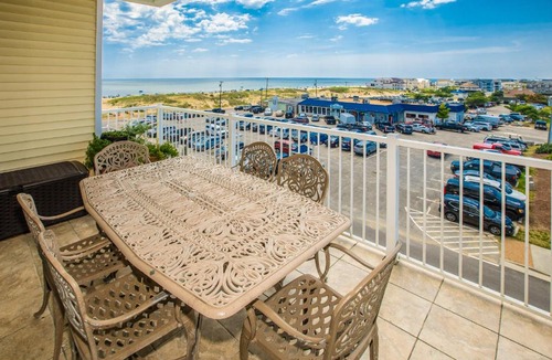 Sandbridge Apartment | The Sandbridge Dunes - Surf's Up! 305
