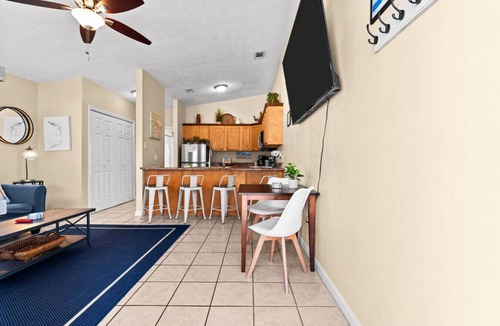 Crescent Beach House | The Sandpiper King Bed 5 Min Walk to Beach!