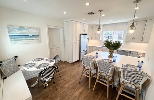 Poinsettia Heights House | The Snowbird - Heated Pool 10 minutes from the beach!