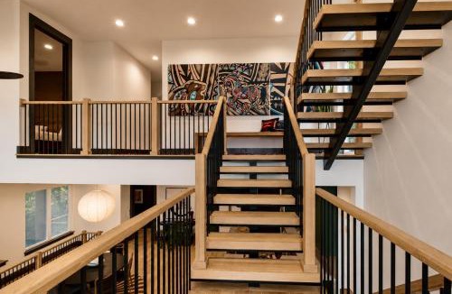 Shelby Hills House | The Songwriter's Mansion Rooftop Spa & Skyline Views