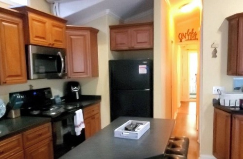 Mount Pleasant Boat Rental | The Southern Belle Houseboat (Located on Beautiful Lake Seminole)