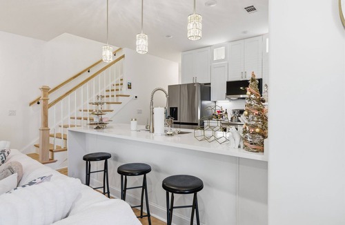 Thomas Square House | The Starland Sweet House PINK (No Pets)