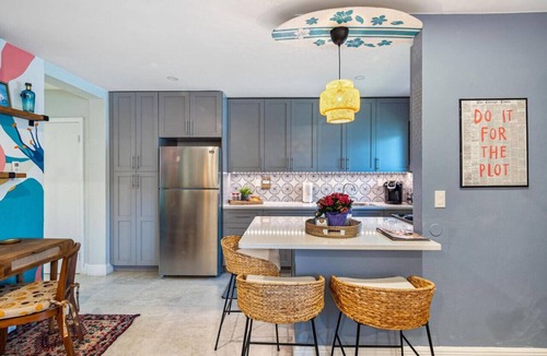 The Roads Apartment | The SurfSide Hideout - Charming/Cozy/Central
