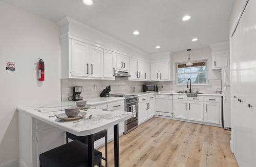 Stuart Heights - Rivermont Apartment | The Tanglewood Upper Suite