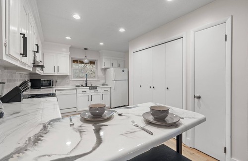 Stuart Heights - Rivermont Apartment | The Tanglewood Upper Suite
