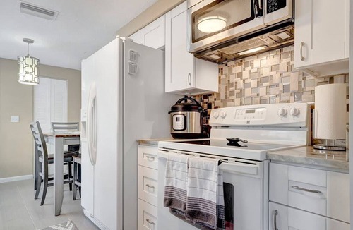 Tarpon Springs House | The Tarpon Treasure - Family Home 5 Mins to Beach