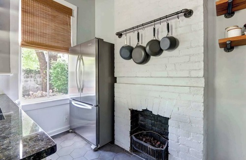Historic Downtown Savannah House | The Taylor House Near Beautiful Whitefield Square