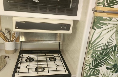 Griffin Heights House | The Tiki Hut RV is Completely Renovated, 2.7 mi, 8 min to Doak Campbell Stadium