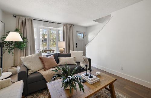 Mount Dora Villa | The Tremain - Steps to Downtown w King Bed