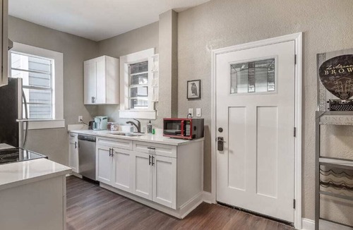 Tampa Apartment | "The Typesetter Flat" - 1BR Apt|Fire pit|Grill