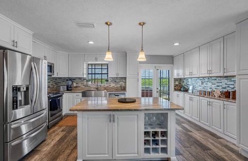 Gibsonton House | The Ultimate Waterfront View Hot Tub Sleeps 16+ Near Tampa