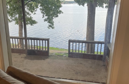 Conover Cottage | “The View” Lake Front Cottage w/Hot tub