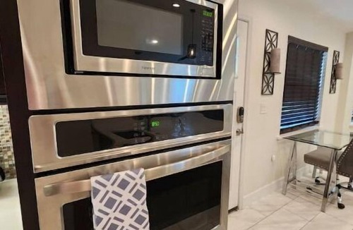 College Park House | The Villa Orlando@College Park. Sleeps16.
