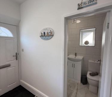 Worthing Apartment | The Willows-Parking & Central