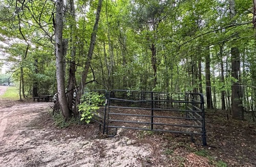 Tallahassee RV Rental | Therapy Farmstay- 50’ RV pond site