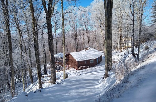 Wolf Laurel Cabin | This cabin is a 2 bedroom(s), 2 bathrooms, located in Mars Hill, NC.