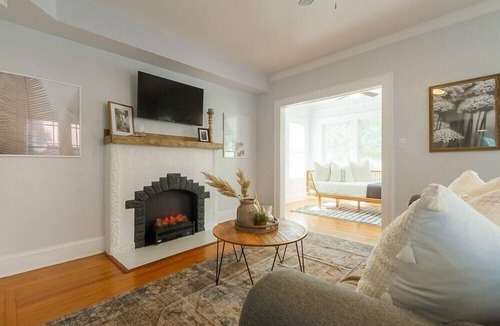 Riverside Apartment | This duplex is a 2 bedroom(s), 1 bathrooms, located in Jacksonville, FL.