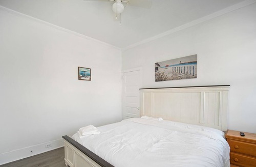Five Points House | This house is a 1 bedroom(s), 1 bathrooms, located in Jacksonville, FL.