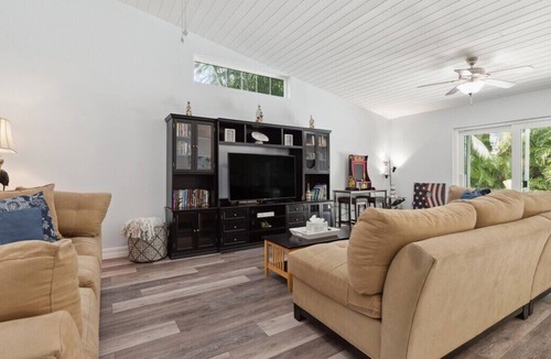 Old Orchid House | This house is a 3 bedroom(s), 2 bathrooms, located in Vero Beach, FL.