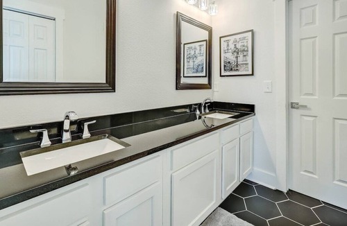 Westside House | This house is a 3 bedroom(s), 2 bathrooms, located in Jacksonville, FL.