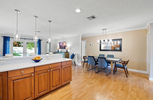 South Corals House | This house is a 3 bedroom(s), 2 bathrooms, located in Oakland Park, FL.
