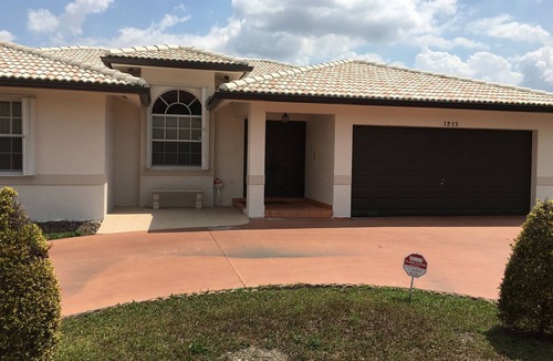 Tamiami House | This is a private Home, 4 Bedrooms, 2.5 Bathrooms Sleeps 8