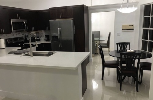 Tamiami House | This is a private Home, 4 Bedrooms, 3 Bathrooms Sleeps 8