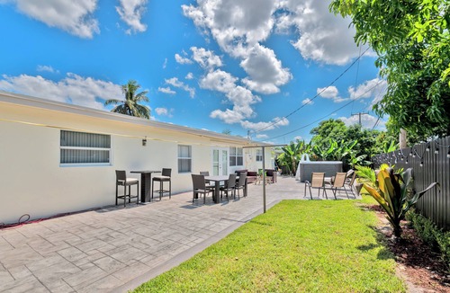 Miramar House | This luxurious 3 bedrooms 2 bathrooms, Jacuzzi pool