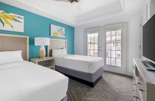 West Kissimmee Hotel | This Place Has Everything for a Great Trip! Outdoor Pool, Unit with Kitchen!