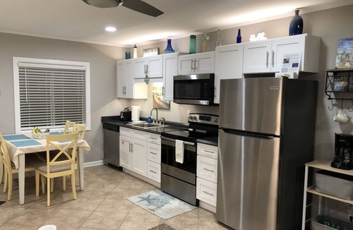 Eastpoint Apartment | Three Little Birds cozy cottage 10 min from St. George Island and Apalachicola!
