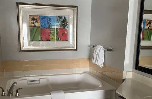 Palm Beach Shores Apartment | Three pools - Beach Access - Full Kitchen & Living Room