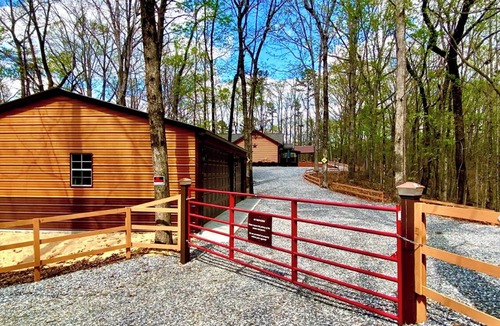 Cleveland Cabin | THUNDER RIDGE LODGE HAS AN AWESOME VIEW OF MT YONAH! Peace, privacy & seclusion.