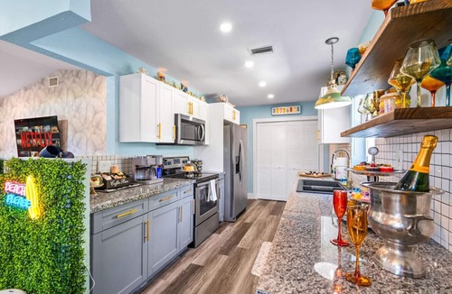 Delray Beach House | Tiki Hut, Htd Pool, Bar & Putting Greens Near Ave