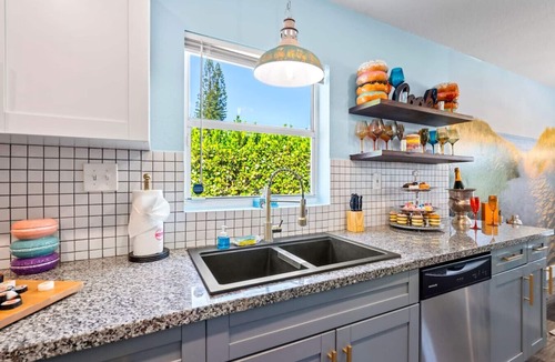 Delray Beach House | Tiki Hut, Htd Pool, Bar & Putting Greens Near Ave