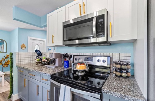 Delray Beach House | Tiki Hut, Htd Pool, Bar & Putting Greens Near Ave