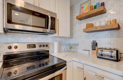 Tavernier Condo | Tiki Time Top Floor King 1 BR 1BA