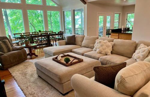 Winchester House | Tims Ford Lake 6BR Private dock near Twin Creeks