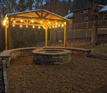 Lookout Valley Neighborhood Association House | Tiny Cabin Village Private Hot Tub Lynda Cabin