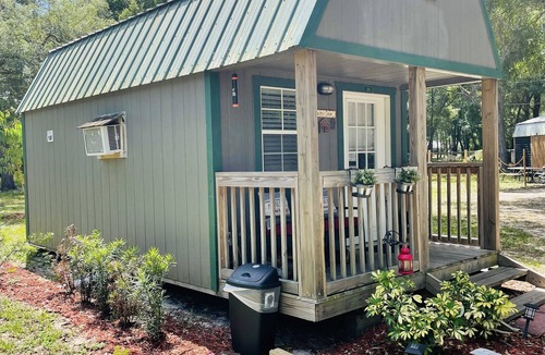 Plymouth Cottage | Tiny Farmhouse Haven!