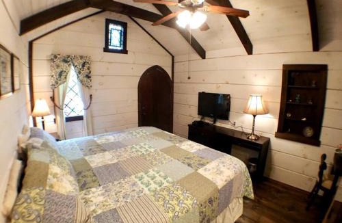 Sevierville House | Tiny Home Cottage Near the Smokies #4 Stella