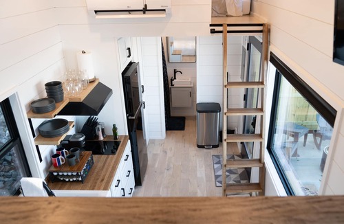 Lupton City Apartment | Tiny Home on the Edge of a Mountain with Private Hot Tub