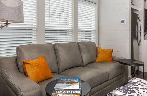 Upward House | Tiny House in GATED COMMUNITY 7 NIGHT MINI.