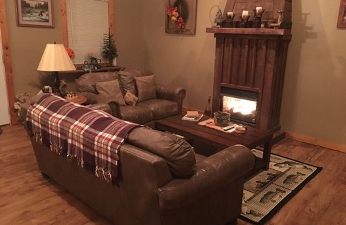 Spencer Cabin | TN STATE PARKS ARE OPEN!!!Sun, fresh air, Waterfalls, hiking and firepit nights!