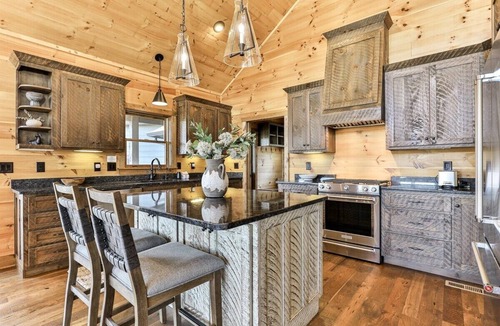 Mineral Bluff Cabin | Toccoa Vista Pool & Spa |Mineral Bluff, GA
