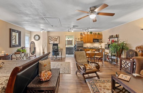 College Park Villa | Top 1% College Park GuestHouse Villa/Oasis - Mins to DT ORL/Winter Park & Eola