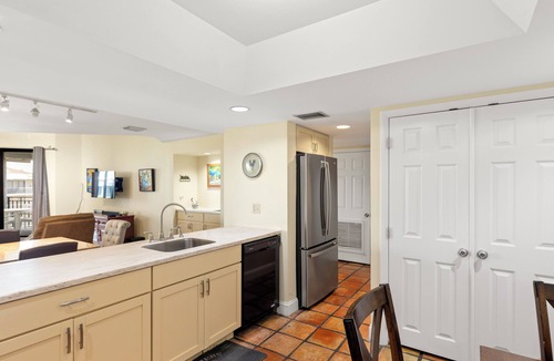 Midtown Condo | Top floor amazing view Toms Chicken Coop awaits your next stay. Best value