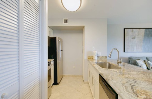 Tavernier Condo | Top Floor unit with a ocean view! PRIVATELY OWNED